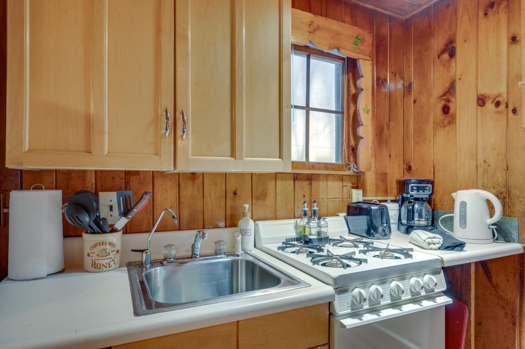 Cozy Laconia Studio With Pool Access - 2 Mi To Lake! Lägenhet Exteriör bild